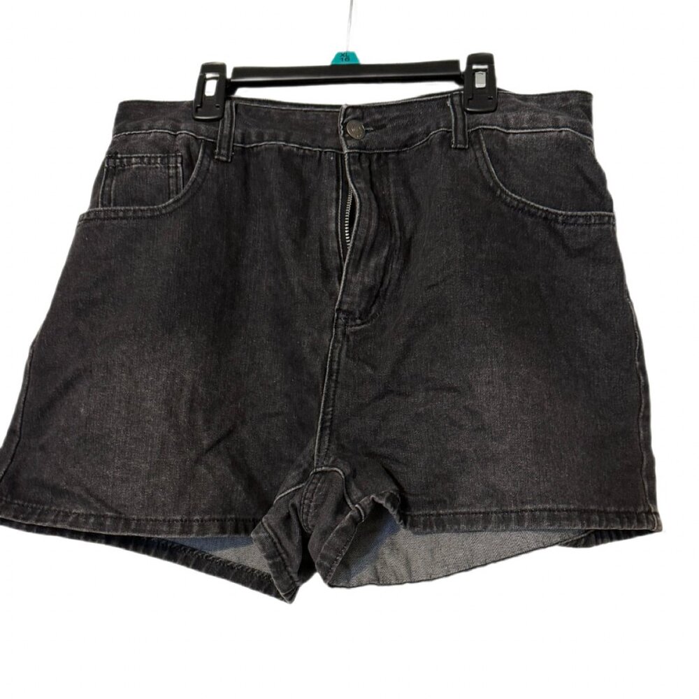 💥🚀💥Romwe Denim Shorts XL Black Skull Graphic High Waisted Y2K Edgy Goth Style - Picture 2 of 4